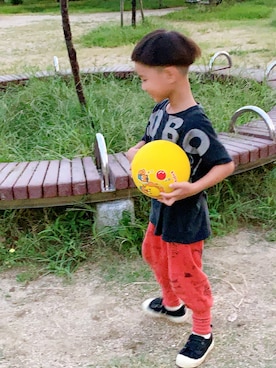 「アイテム（スウェットパンツ、レッド系）」を使った、keitomitoさん（キッズ・120cm）の秋コーディネート