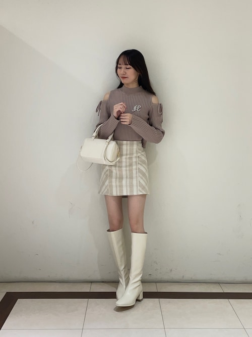 ブーツを使った「チェックミニスカート」の人気ファッション