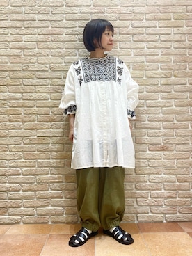 「刺繍」｜「アイテム（チュニック）」を使った、む ら ま つさん（レディース・148cm）の春コーディネート