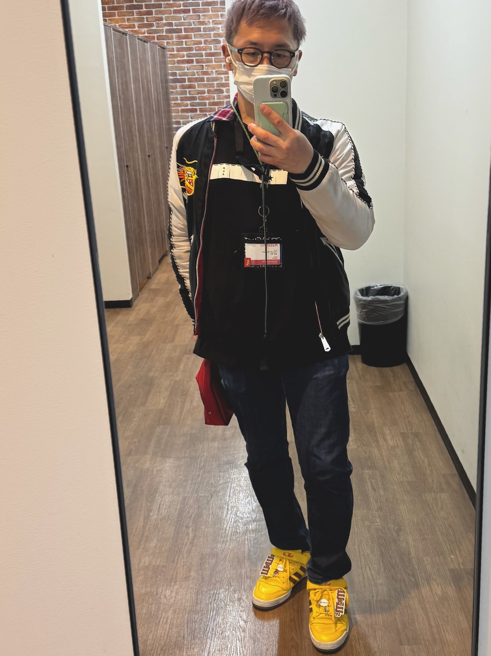 「おしゃれさんと繋がりたい、冬のコーデ、メンズファッション」｜「adidasのM&M'S ブランド フォーラム ロー 84 / M&M'S Brand Forum Low 84 / アディダスオリジナルス（メンズ/レディース）（スニーカー、イエロー系）」を使った、nabapeさん（メンズ・166cm）の冬コーディネートの1枚目の写真