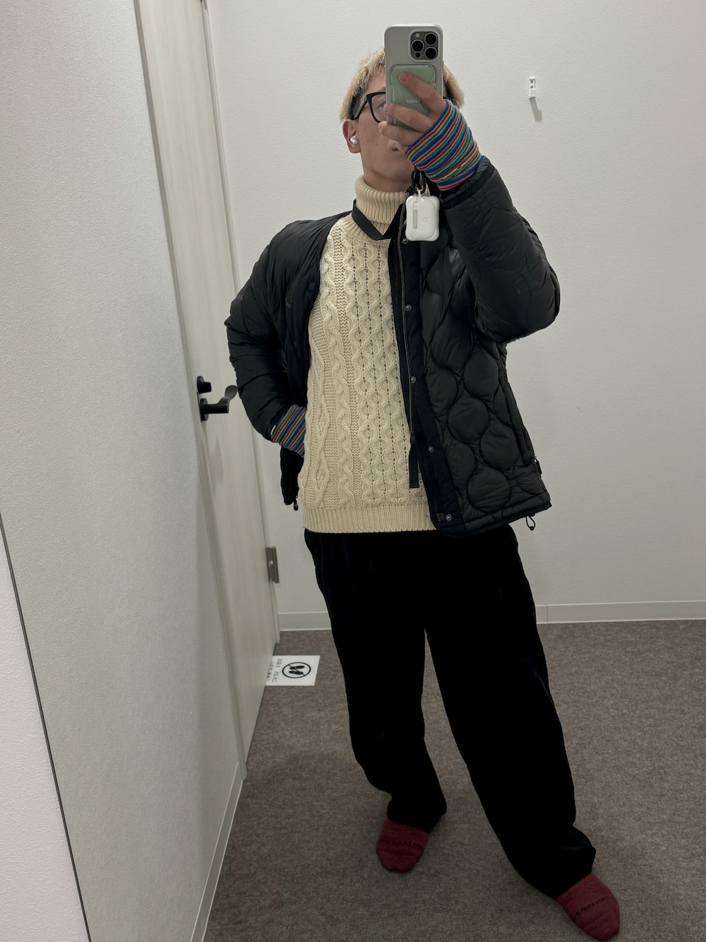 「FREAK'S STOREのアイテム（パンツ、ブラック系）」を使った、nabapeさん（メンズ・166cm）の冬コーディネートの1枚目の写真