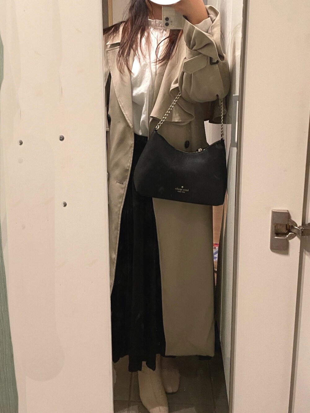 「ファッションを楽しもう、秋服コーデ、プチプラ」｜「GUのアイテム（シャツ/ブラウス、ホワイト系）」を使った、 YNさん（レディース・156cm）の秋コーディネートの1枚目の写真