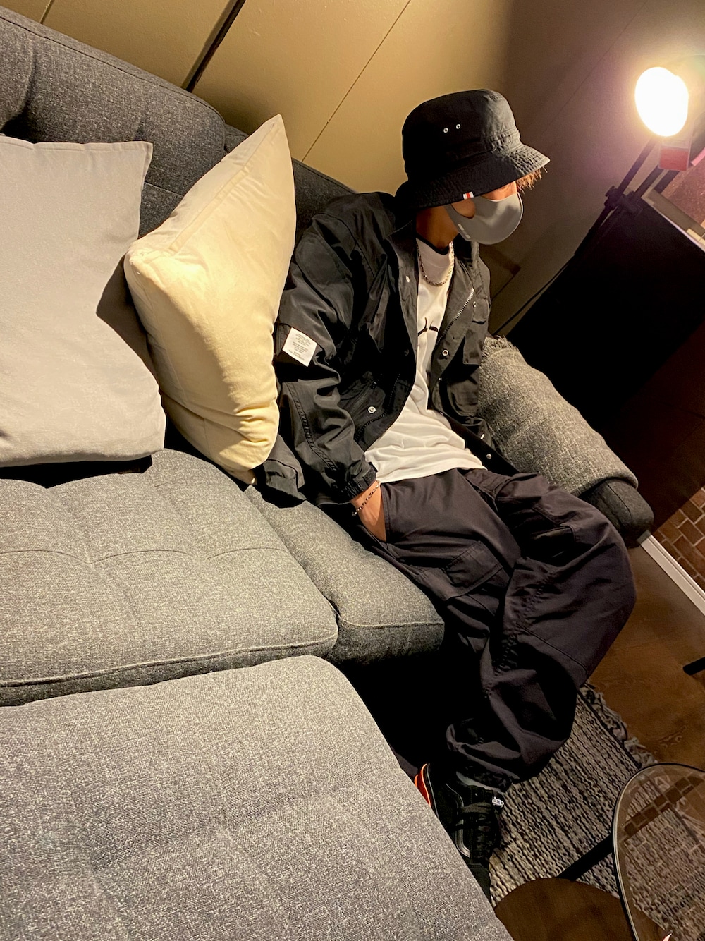 「休日スタイル、お洒落さんとつながりたい、IKEA、COOTIE、wtaps、NEIGHBORHOOD、ブラックコーデ」｜「TIFFANY&Co.のアイテム（ネックレス、シルバー系）」を使った、あおさん（メンズ・171cm）の冬コーディネートの1枚目の写真