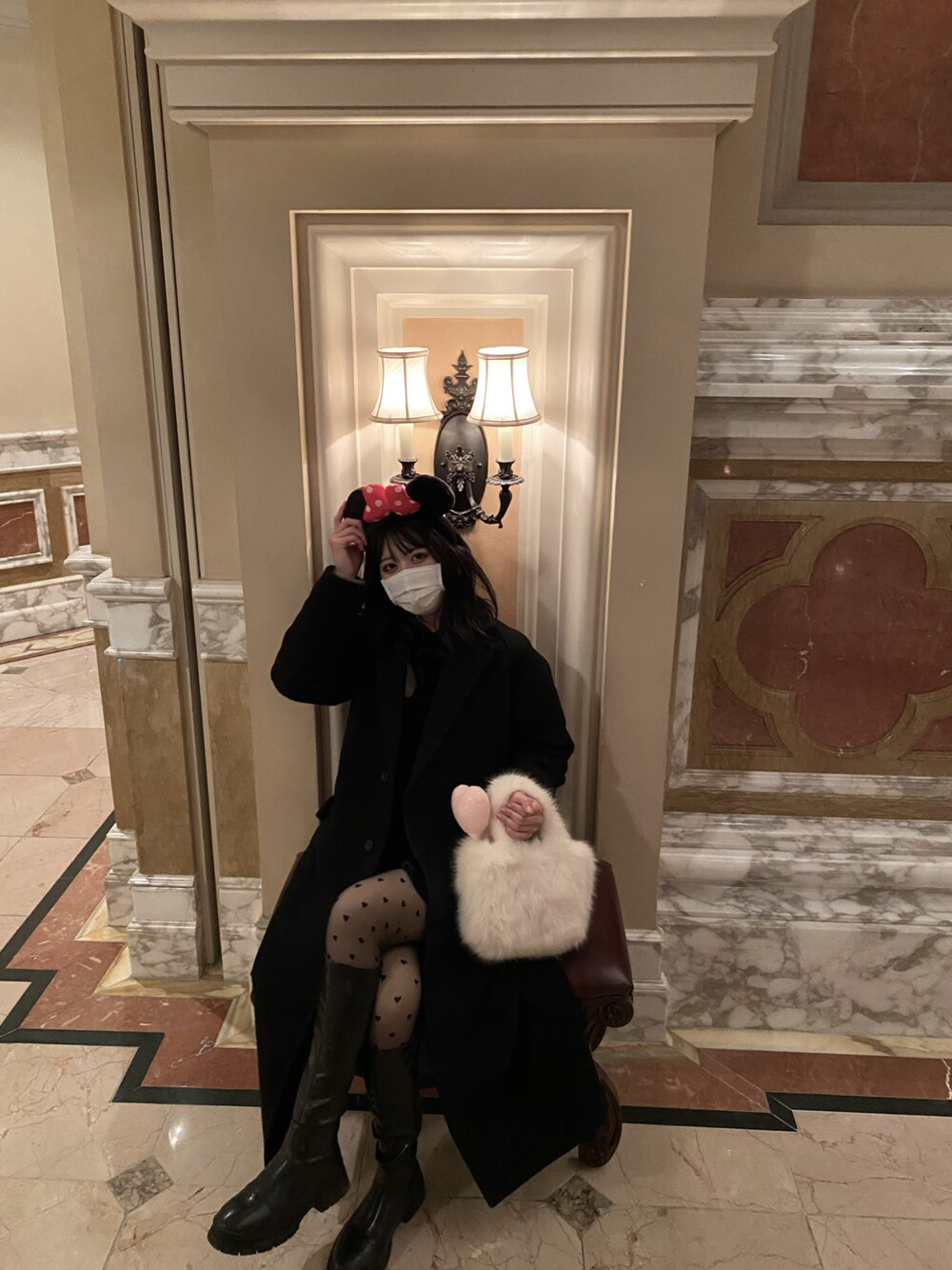 「冬のコーデ、あけましておめでとうございます！、冬アウター、元旦、ディズニー、ディズニーコーデ、ミラコスタ、高身長コーデ」｜「H&Mのアイテム（バッグ、ホワイト系）」を使った、ritsuさん（レディース・169cm）の冬コーディネートの1枚目の写真
