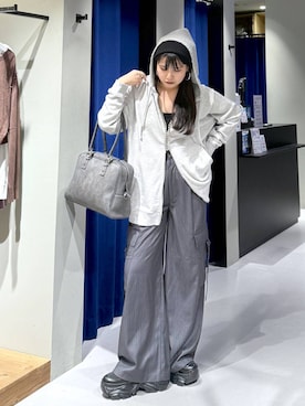 「アイテム（ボストンバッグ、グレー系）」を使った、myuさん（レディース・160cm）の秋コーディネート