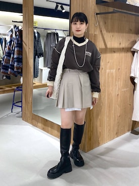 「PBLIM（ページボーイリム）のPAGEBOYLIM/バイカラーVショートプル（スウェット）」を使った、myuさん（レディース・158cm）の冬コーディネート