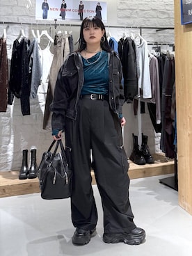 「PAGEBOY（ページボーイ）のZIPタックカーゴパンツ【裾ドローコード付き】（カーゴパンツ、ブラック系）」を使った、myuさん（レディース・158cm）の秋コーディネート