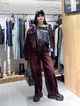 「アイテム（デニムパンツ、レッド系）」を使った、myuさん（レディース・160cm）の秋コーディネート