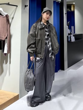 「アイテム（ボストンバッグ、グレー系）」を使った、myuさん（レディース・160cm）の秋コーディネート