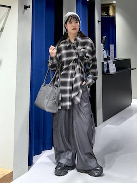 「アイテム（ボストンバッグ、グレー系）」を使った、myuさん（レディース・160cm）の秋コーディネート