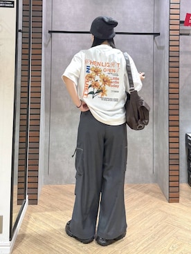 「PAGEBOY（ページボーイ）のZIPタックカーゴパンツ【裾ドローコード付き】（カーゴパンツ、グレー系）」を使った、myuさん（レディース・158cm）の夏コーディネート