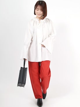「袖ボリューム」｜「アイテム（チノパンツ）」を使った、Salong hameu【Official】さん（レディース・157cm）の春コーディネート