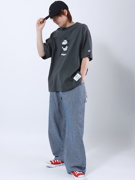 「Disney（ディズニー）のDISCUS ATHLETIC×Disneyコラボ 選べる着丈 ミッキーマウスプリントTシャツ（Tシャツ/カットソー、ブラック系）」を使った、Salong hameu【Official】さん（レディース・165cm）の春コーディネート