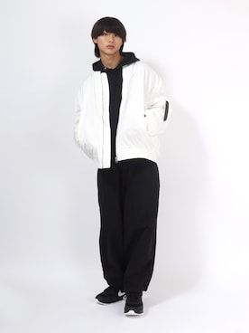 「ブラック×ホワイト」｜「アイテム（MA-1）」を使った、Salong hameu【Official】さん（メンズ・174cm）の秋コーディネート