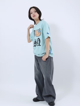 「sanrio（サンリオ）のHELLO KITTY I LOVE "KI"TEE/日焼けハローキティ ラインストーン プリントTシャツ/ピチT・ビッグシルエット（Tシャツ/カットソー、ブルー系）」を使った、Salong hameu【Official】さん（レディース・165cm）の春コーディネート