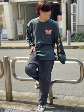「グラフィックＴ」｜「アイテム（スリッポン）」を使った、Salong hameu【Official】さん（メンズ・175cm）の秋コーディネート