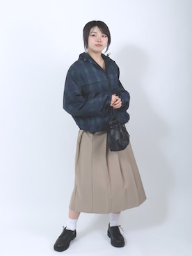 「mihns closet（ミンズクローゼット）のmihns closet 別注 総柄ブルゾンパーカー/ダブルジップ/春ライトアウター（ナイロンジャケット、グリーン系）」を使った、Salong hameu【Official】さん（レディース・165cm）の春コーディネート
