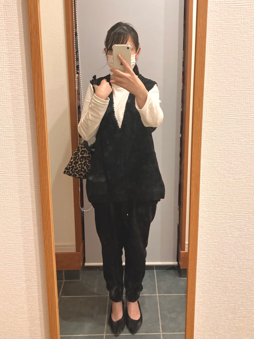 「狩人、秋のコーデ」｜「MICA&DEALのアイテム（パンツ、ブラック系）」を使った、ぴっぴさん（レディース・157cm）の秋コーディネートの1枚目の写真