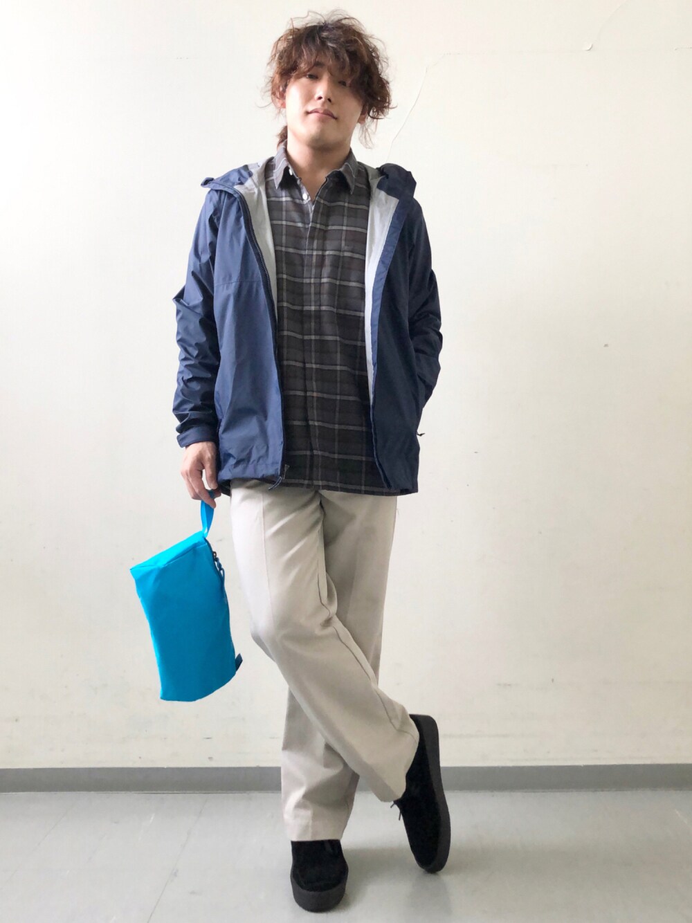 「チェック、カラーパンツ、patagonia、FORK&SPOON、白パンツ、きれいめカジュアル、URBAN RESEARCH、URBAN RESEARCH DOORS、秋コーデ、だから秋服が好き」｜「URBAN RESEARCH DOORSのスエードモカシン（その他シューズ、ブラック系）」を使った、さとすけさん（メンズ・163cm）の秋コーディネートの1枚目の写真