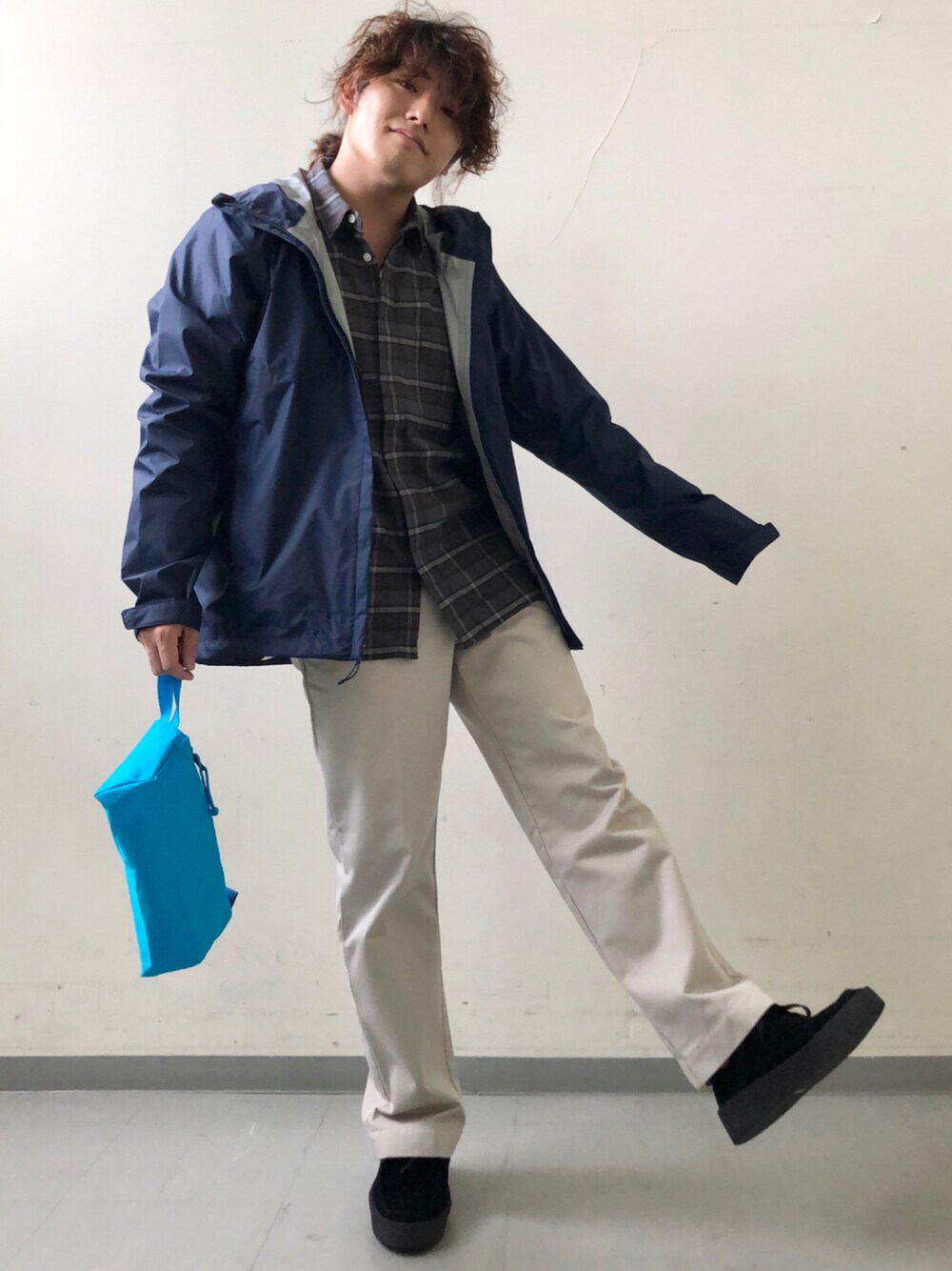 「チェック、チェックシャツ、カラーパンツ、patagonia、FORK&SPOON、白パンツ、きれいめカジュアル、URBAN RESEARCH、URBAN RESEARCH DOORS、だから秋服が好き」｜「URBAN RESEARCH DOORSのスエードモカシン（その他シューズ、ブラック系）」を使った、さとすけさん（メンズ・163cm）の秋コーディネートの1枚目の写真