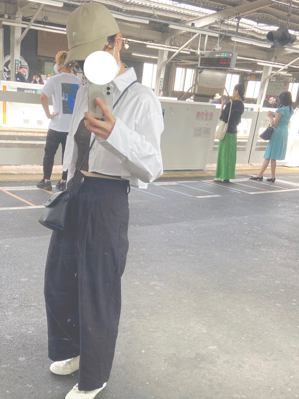 「メガネ女子、サングラス、休日コーデ、カジュアルコーデ、オトナカジュアル、お洒落さんとつながりたい、今日のコーデ」｜「URBAN ISLAND SOCIETYのアイテム（キャップ、ベージュ系）」を使った、Yukiさん（レディース・156cm）の春コーディネートの1枚目の写真