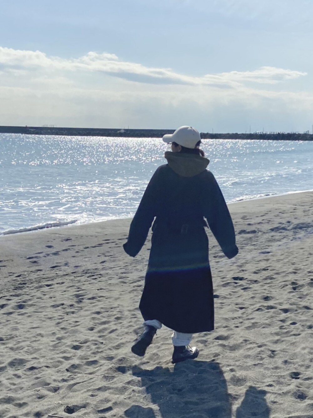 「きれいめカジュアル、秋冬コーデ、大人コーデ、大人かわいい、冬アウター、メガネ女子、カジュアルコーデ、おしゃれさんと繋がりたい」｜「classicalelfの360度上品魅せ。2wayスタンドカラーボリュームスリーブニットモッサトレンチコート（ステンカラーコート、ブラック系）」を使った、Yukiさん（レディース・156cm）の冬コーディネートの1枚目の写真
