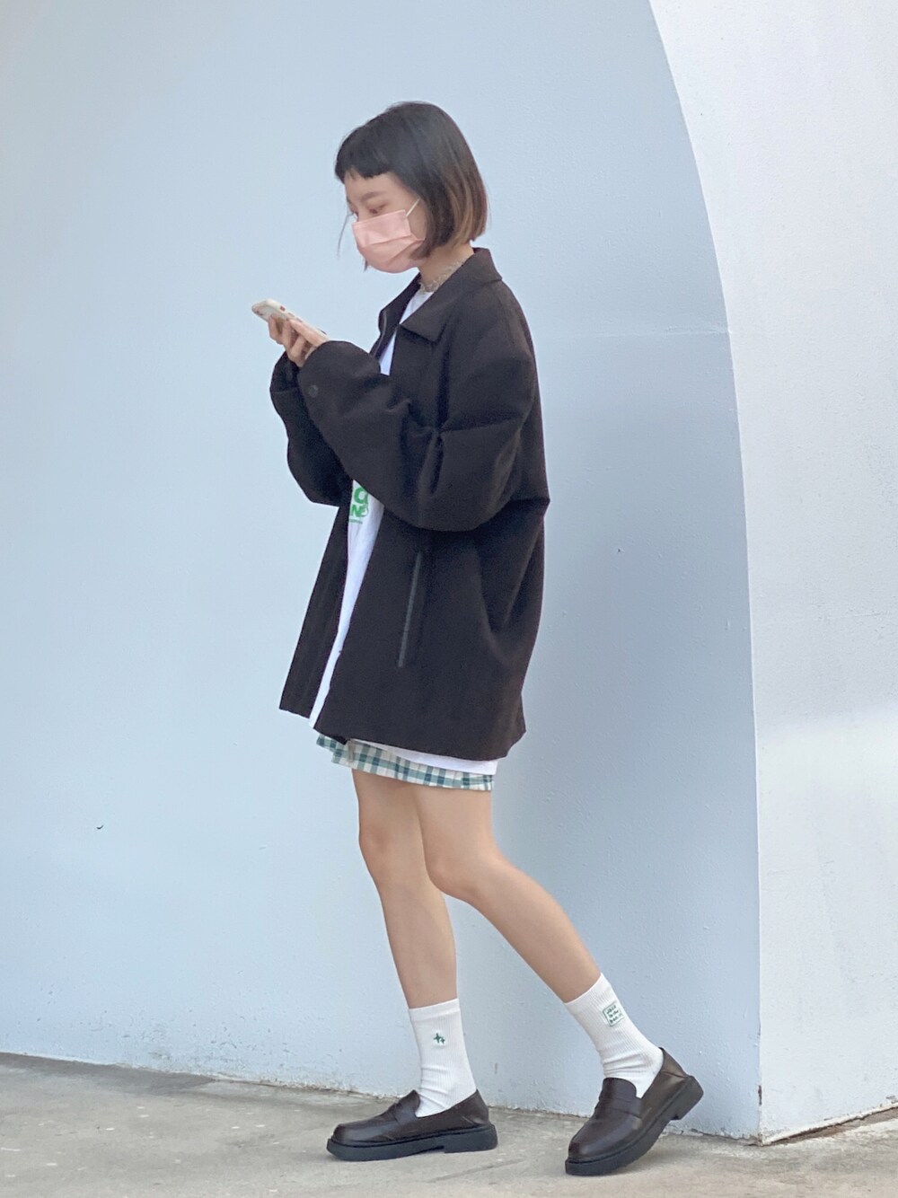 「黑色圓頭皮鞋（その他シューズ、ブラック系）」を使った、張喬さん（レディース・148cm）の秋コーディネートの1枚目の写真
