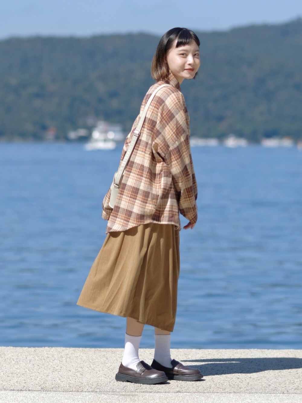 「黑色圓頭皮鞋（その他シューズ、ブラック系）」を使った、張喬さん（レディース・148cm）の秋コーディネートの1枚目の写真