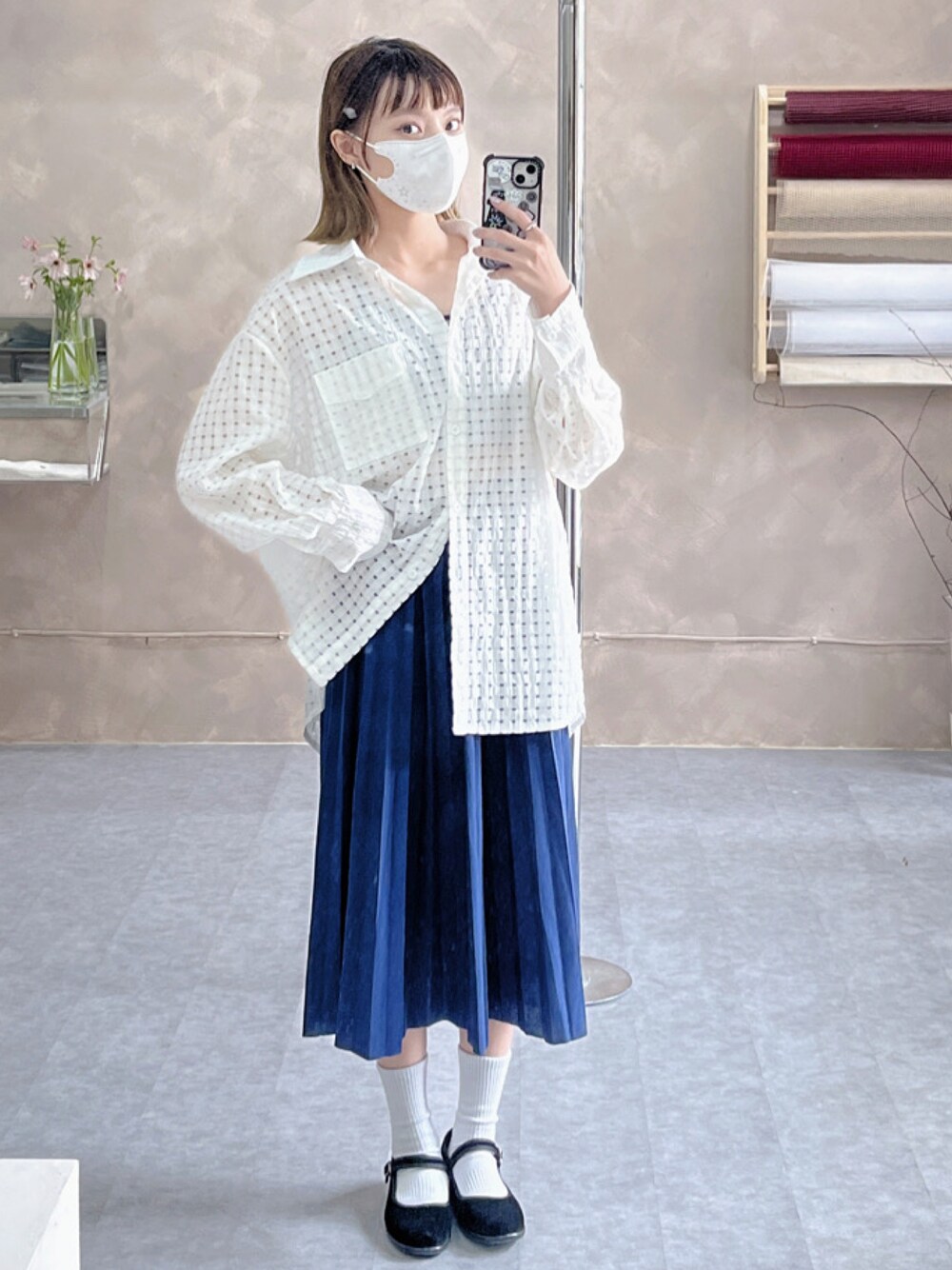 「無のアイテム（シューズ、ブラック系）」を使った、張喬さん（レディース・148cm）の春コーディネートの1枚目の写真