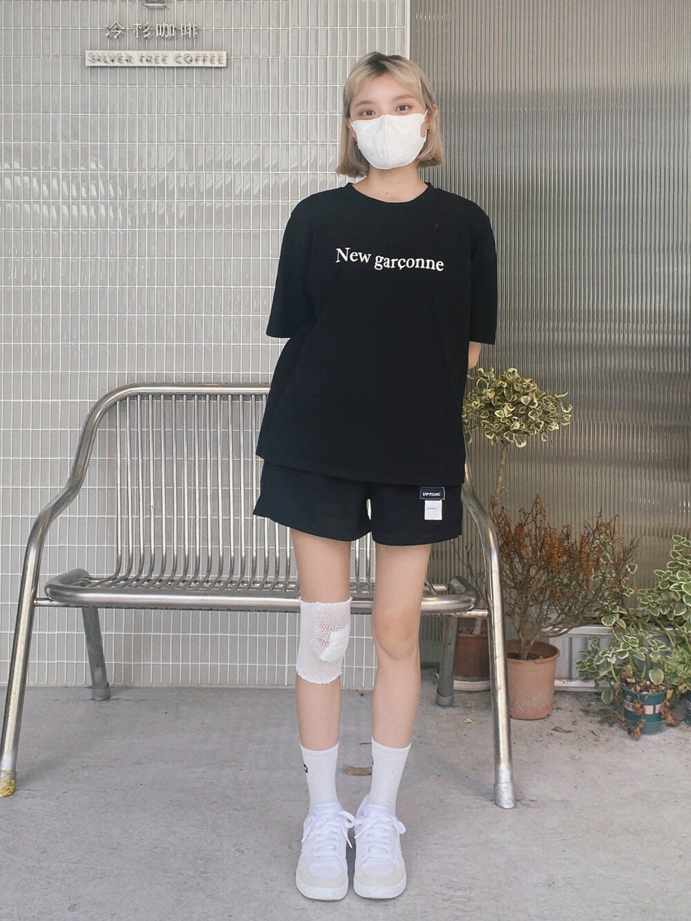 「ASICSのアイテム（スニーカー、ホワイト系）」を使った、張喬さん（レディース・148cm）の夏コーディネートの1枚目の写真