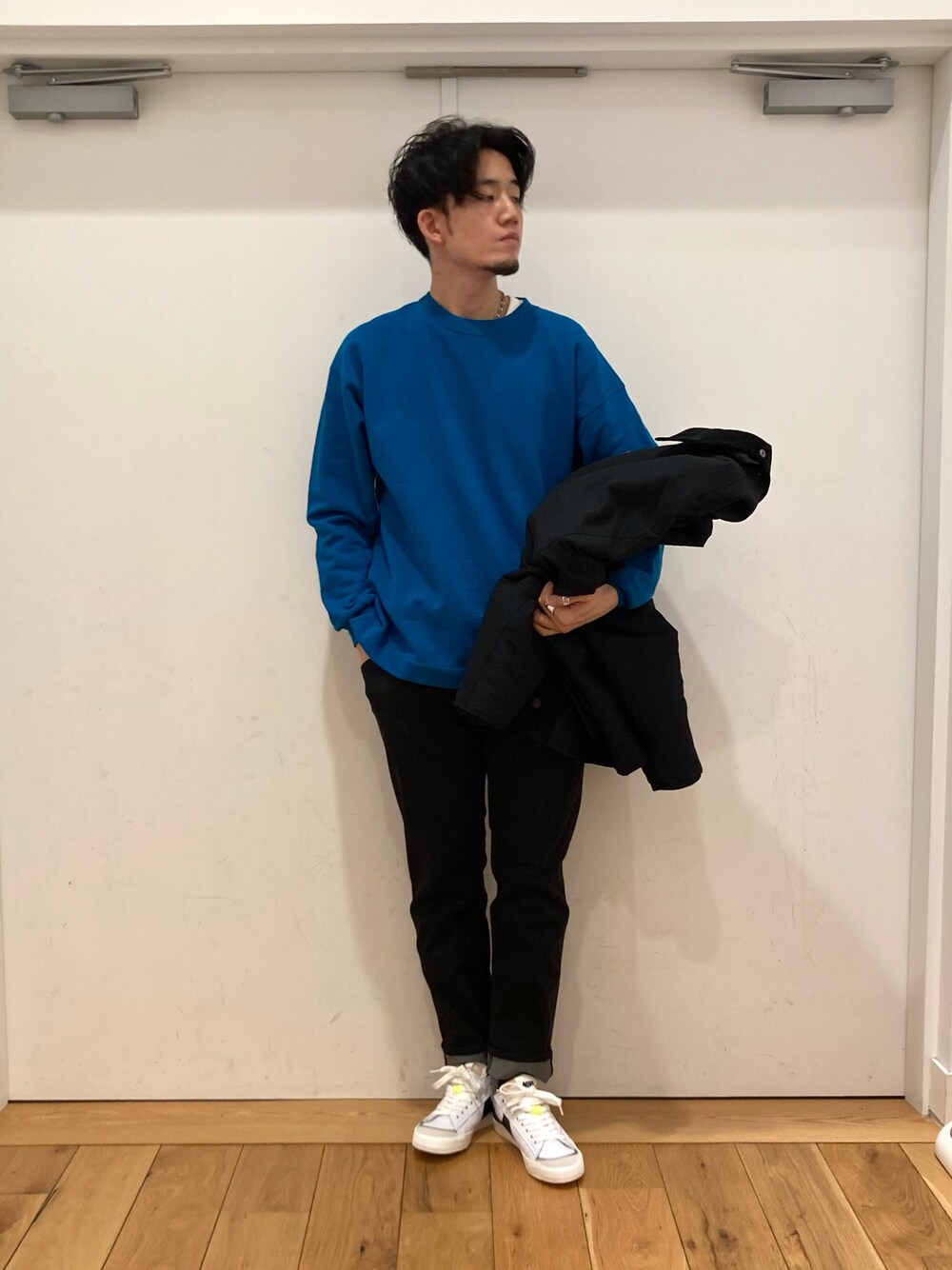 ターコイズ メンズパンツ パンツを使った「ターコイズブルー」のメンズ人気ファッション