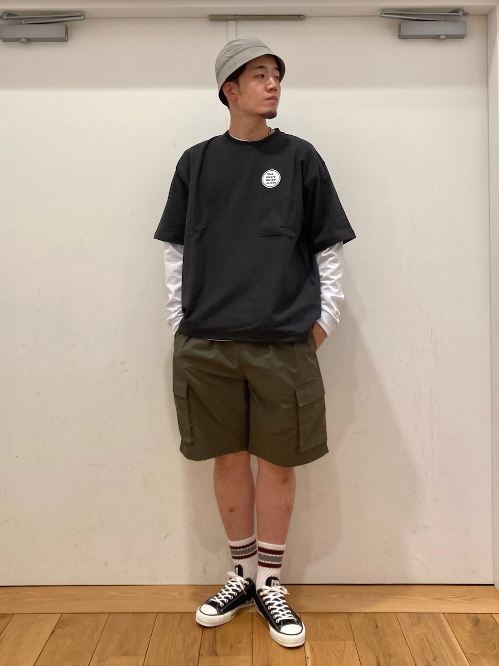 「ストリート、春夏コーデ、ハット、BURLAP OUTFITTER、ショーツ、ミリタリー、ヘビーウェイトT、ロンT、レイヤードスタイル、converse、allstar、いいね、save、フォローお願いします🤑、フォローミー、URBAN RESEARCH DOORS、アーバンリサーチドアーズ」｜「BURLAP OUTFITTERの『別注』BURLAP OUTFITTER×DOORS　SupplexNylon CARGO1/2（その他パンツ、グリーン系）」を使った、やまChanさん（メンズ・182cm）の春コーディネートの1枚目の写真