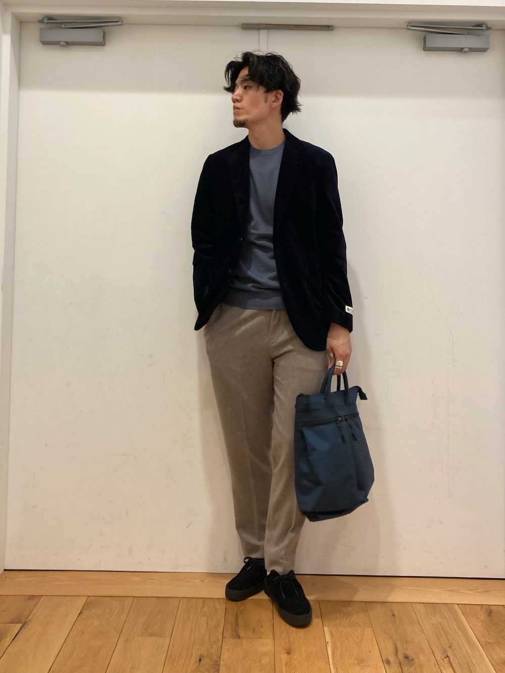 「シンプル、コーデュロイ、ジャケット、スーツスタイル、クルーネック、ニット、ニットコーデ、ウールパンツ、テーパードパンツ、スエード、いいね、save、フォローお願いします🤑、フォローミー、URBAN RESEARCH、URBAN RESEARCH DOORS、URBAN RESEARCH DOORS MENS」｜「URBAN RESEARCH DOORSのスエードモカシン（その他シューズ、ブラック系）」を使った、やまChanさん（メンズ・182cm）の秋コーディネートの1枚目の写真