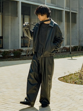「SINSS（シンス）のGrain wide balloon slacks / グレインワイドバルーンスラックス（スラックス、ブラック系）」を使った、平莉川己夢(コム)さん（メンズ・172cm）の春コーディネート