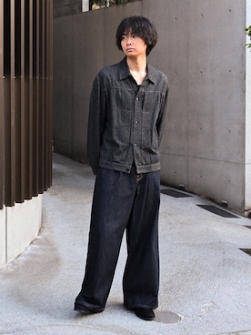 「WETTEMPT（ウィテンプト）の1 TUCK BUGGY DENIM PANTS / ワンタックバギーデニムパンツ（デニムパンツ、ブルー系）」を使った、平莉川己夢(コム)さん（メンズ・172cm）の冬コーディネート