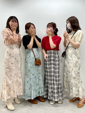大澤由紀さんの「WEB限定/スッキリ見える美シルエット。 花柄ロングスカート」を使ったコーディネート