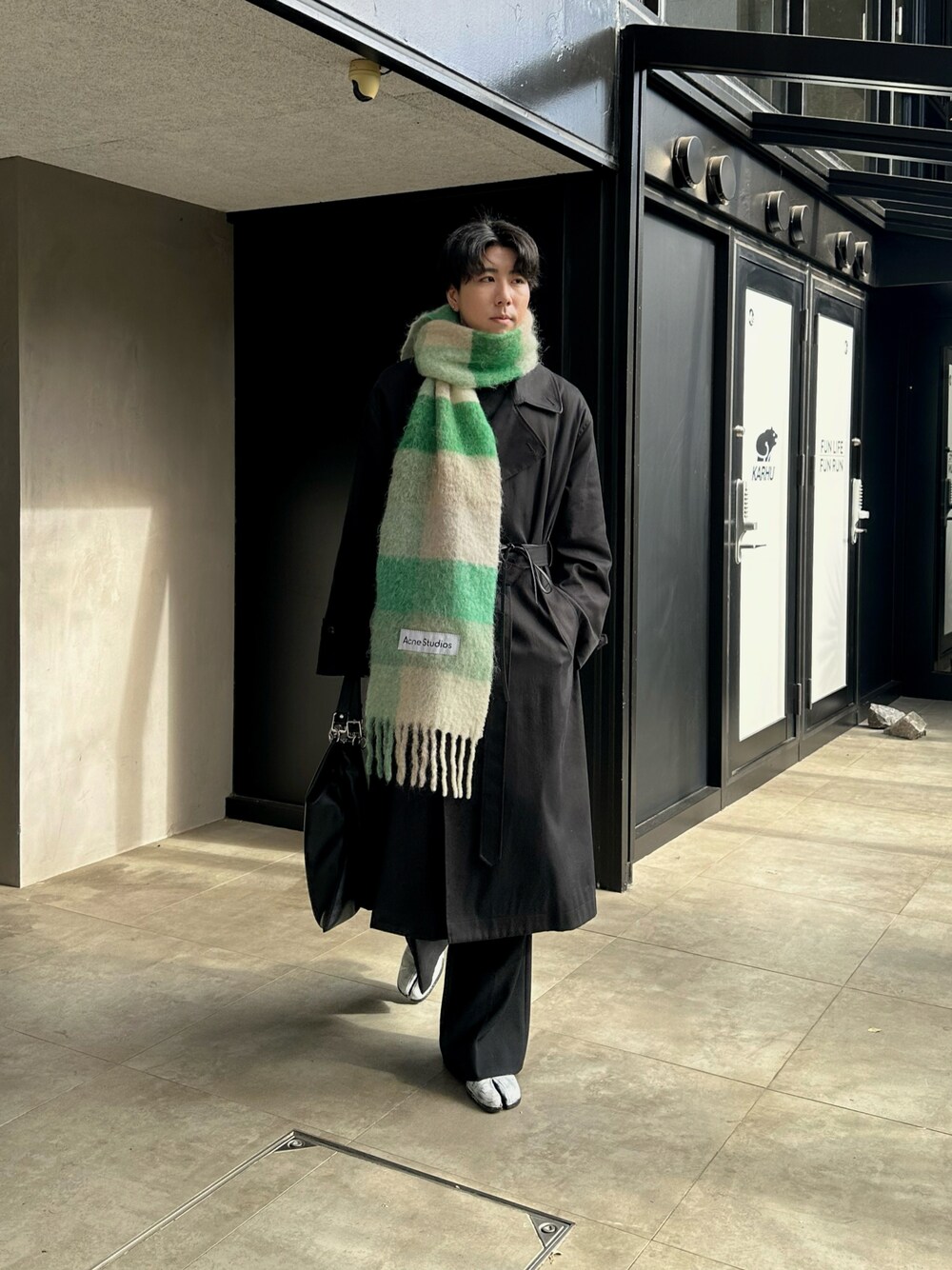 「Acne Studiosのアイテム（マフラー、グリーン系）」を使った、kaiさん（メンズ・175cm）の冬コーディネートの1枚目の写真