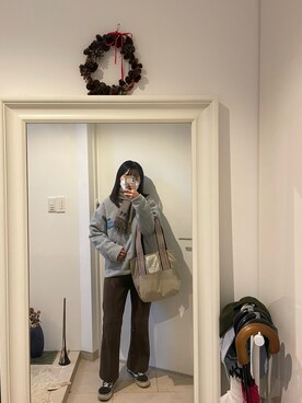 「アイテム（スニーカー、ブルー系）」を使った、みたんさん（レディース・157cm）の冬コーディネート