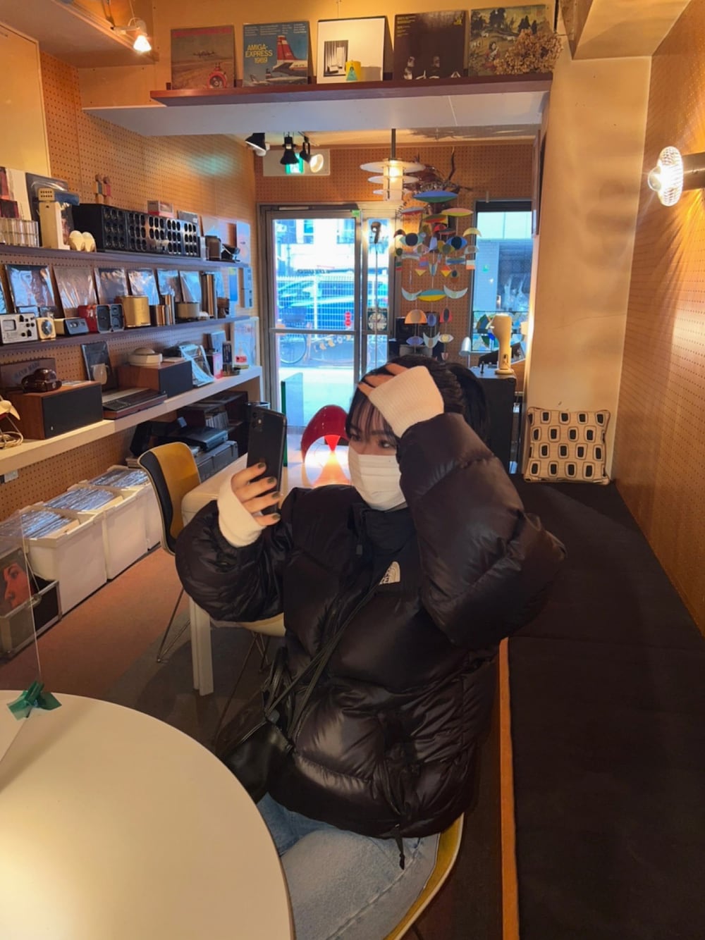 「クリスマス、冬コーデ、ootd、シンプル、デニムコーデ、ダウンジャケット、いいね、save、フォローお願いします🤑、クリスマスコーデ、カフェ、パンツスタイル、いいね返し、instagram」｜「THE NORTH FACEの【THE NORTH FACE/ザノースフェイス】ダウンジャケット レトロヌプシジャケット/1996 RETRO NUPTSE JACKET（ダウンジャケット/コート、ブラック系）」を使った、micoさん（レディース・166cm）の冬コーディネートの1枚目の写真