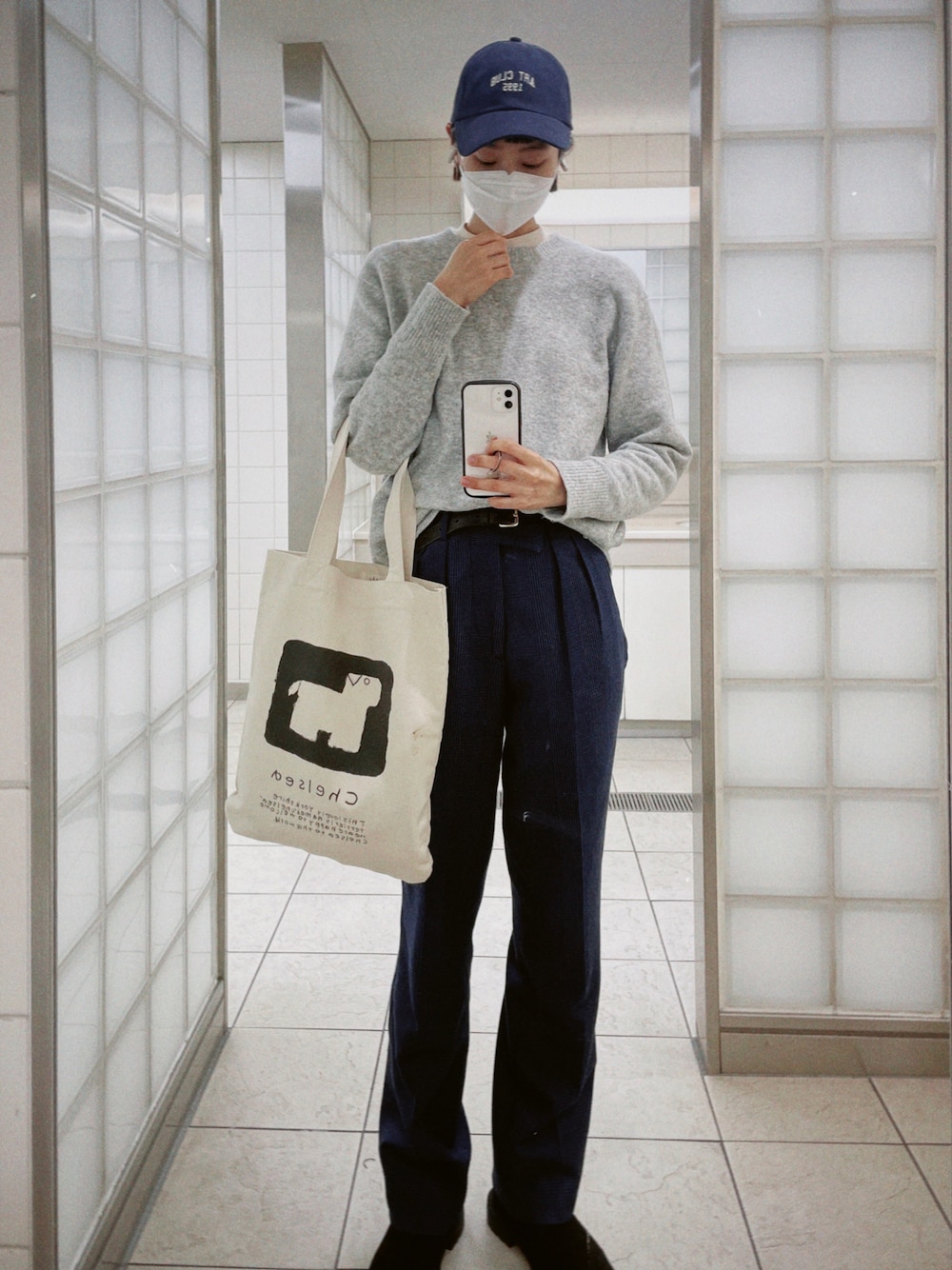 「シンプルコーデ、秋のコーデ、オトナカジュアル、秋冬、ゆるコーデ、ootd、ニット、プチプラ、休日スタイル、GU、キャップ、ユニクロ、チェックパンツ、カジュアルコーデ、トートバッグ」｜「GUのアイテム（キャップ、ブルー系）」を使った、hoyanさん（レディース・174cm）の秋コーディネートの1枚目の写真