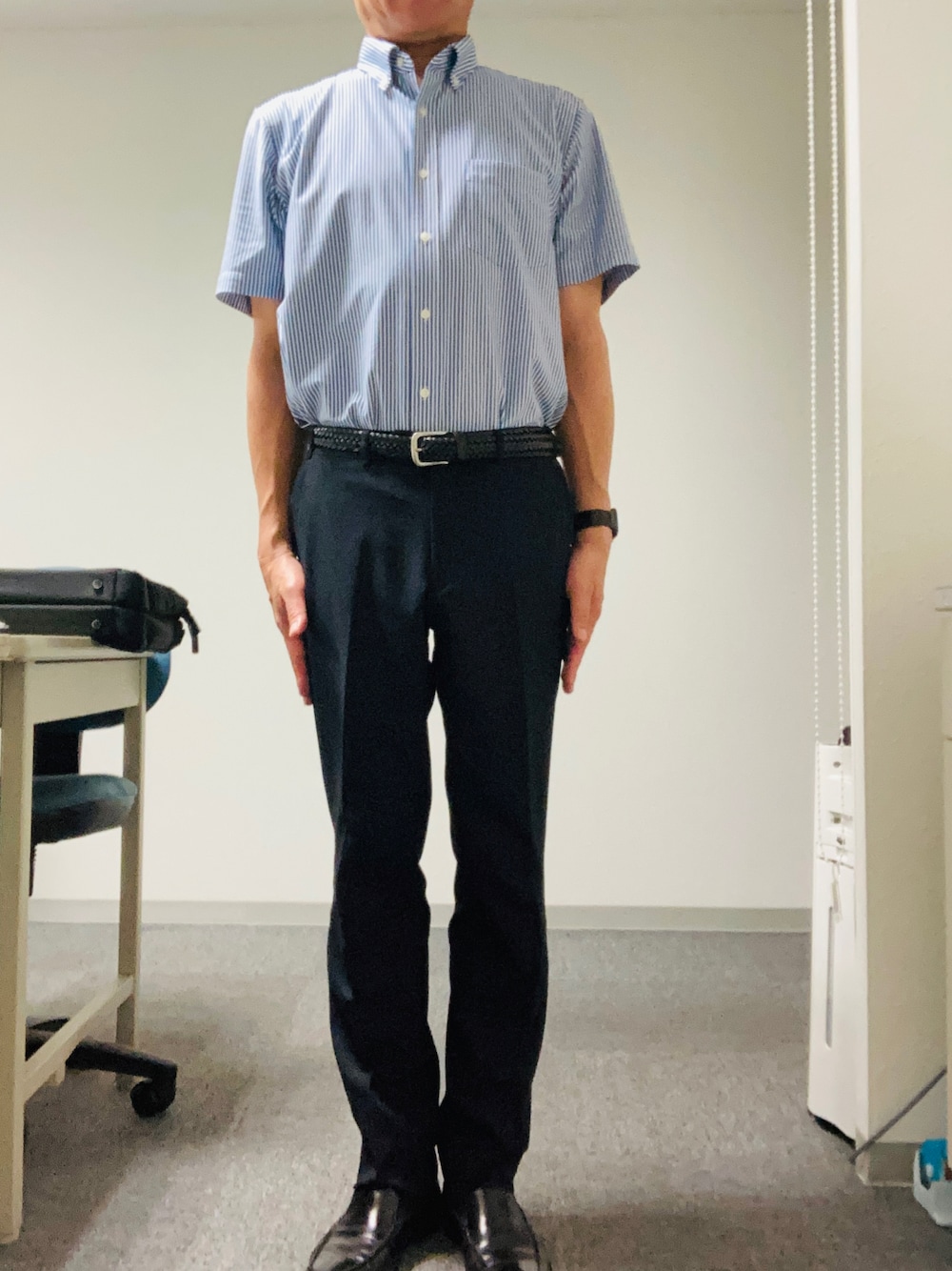 「UNIQLOのアイテム（シャツ/ブラウス、ブルー系）」を使った、80highbridgeさん（メンズ・171cm）の夏コーディネートの1枚目の写真