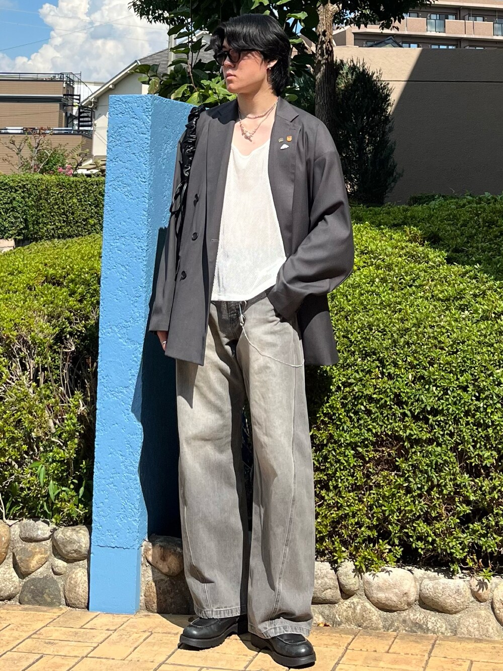 「アウトドアスタイル、秋コーデ、秋服準備はじめました、デニム、韓国ファッション、休日スタイル、デートコーデ、きれいめカジュアル、古着MIX、プチプラ、レイヤードスタイル、モノトーン、スポーツミックス、サングラス、秋っぽコーデ更新中」｜「soerteのOversized double-breasted jacket/オーバーサイズダブルブレストストレートジャケット（テーラードジャケット、グレー系）」を使った、takumaさん（メンズ・180cm）の秋コーディネートの1枚目の写真