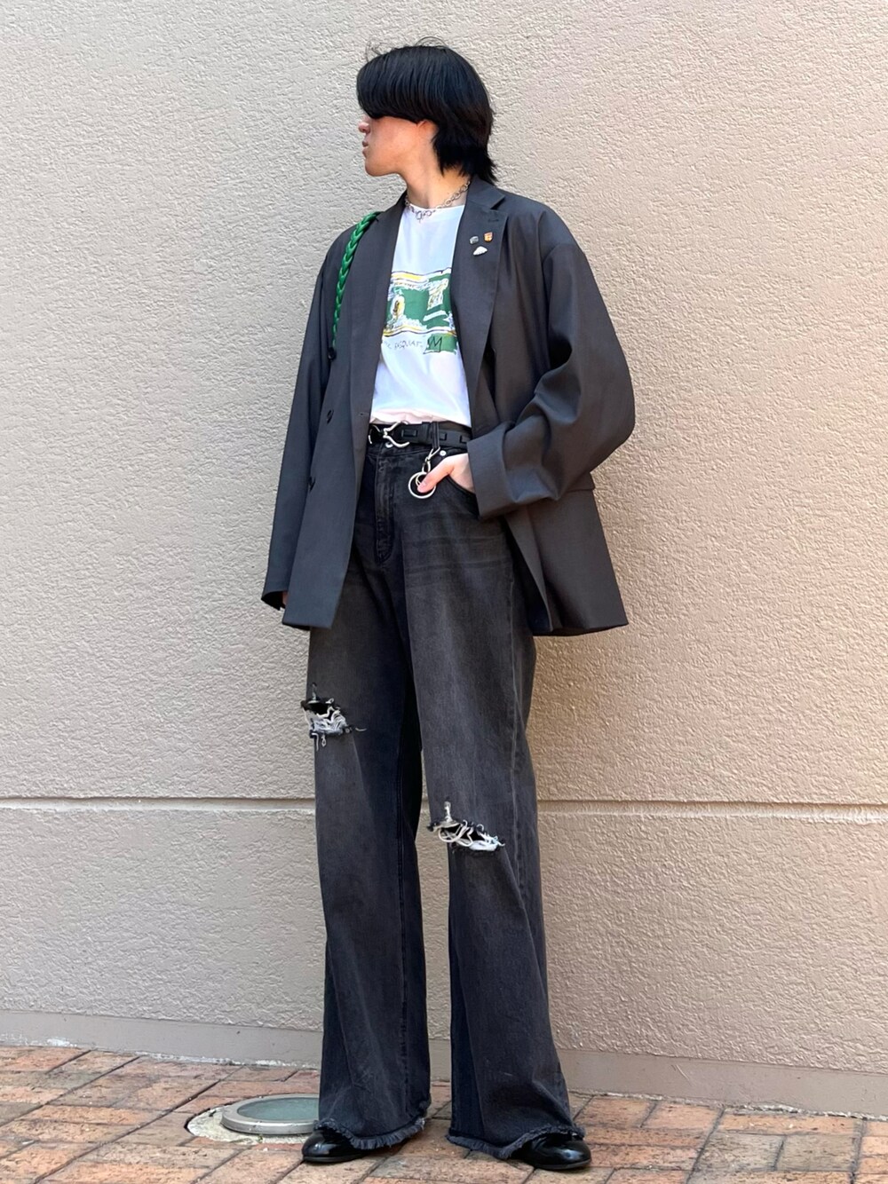 「お出かけコーデ、シンプルコーデ、デートコーデ、韓国ファッション、春コーデ、レイヤードスタイル、デニム、プチプラ、ジャケットスタイル、春アウター、きれいめカジュアル、ローファー、ストリート、モード、モノトーン」｜「soerteのOversized double-breasted jacket/オーバーサイズダブルブレストストレートジャケット（テーラードジャケット、グレー系）」を使った、takumaさん（メンズ・180cm）の春コーディネートの1枚目の写真