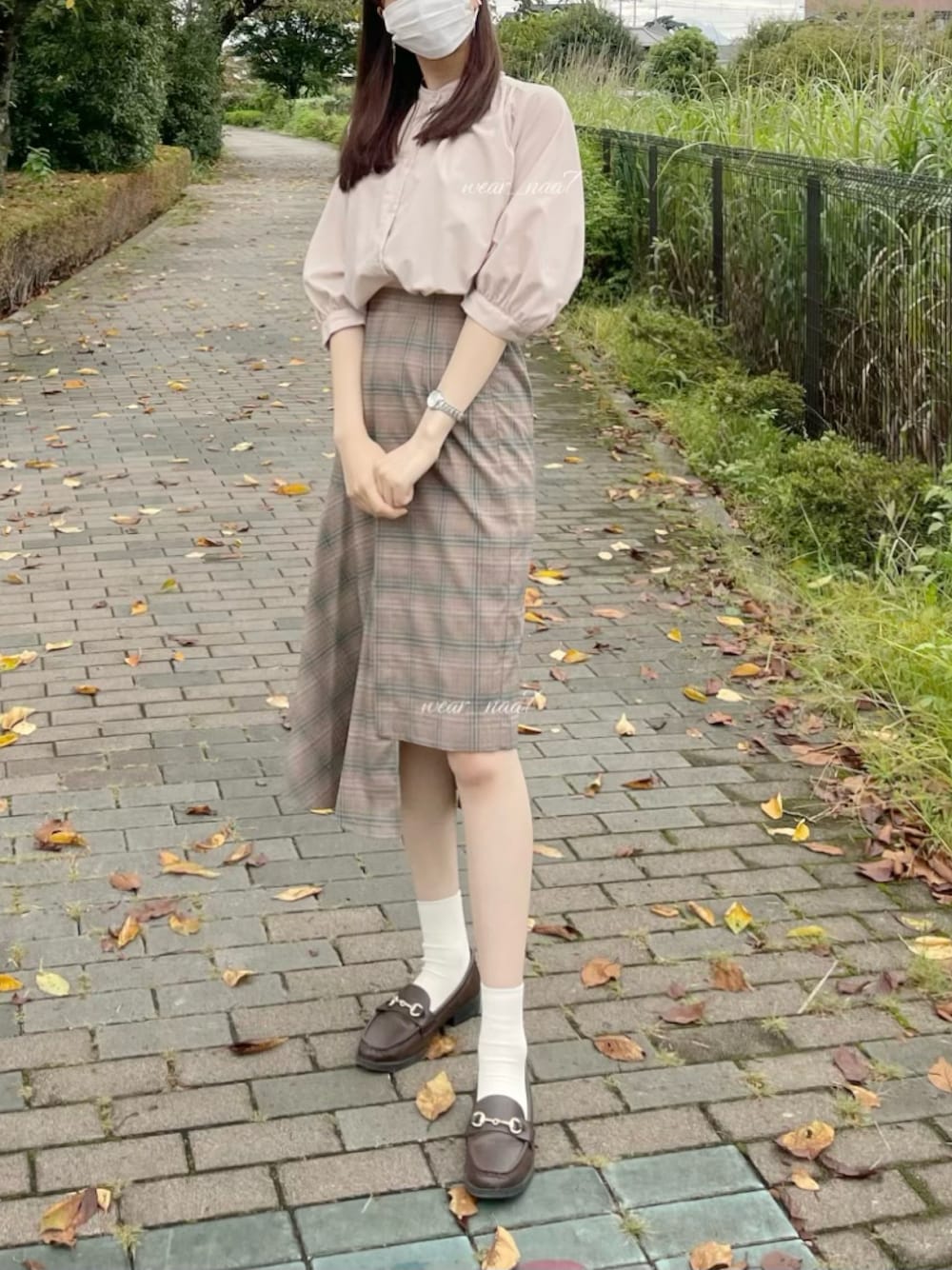 「秋のコーデ、今日のコーデ、秋服コーデ、オトナ女子、休日スタイル、シンプルスタイル、ミニスカート、カジュアルコーデ、きれいめカジュアル、シンプルコーデ、GU、ロングスカート、おしゃれさんと繋がりたい、いいね、save、フォローお願いします🤑、秋ルック紹介するよ」｜「archivesのタイト×マーメイドアメシスカート（スカート、ベージュ系）」を使った、naaさん（レディース・168cm）の秋コーディネートの1枚目の写真