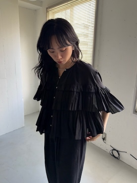 「URBAN RESEARCH DOORS（アーバンリサーチドアーズ）のCotton Frill Blouse（Shirts、ブラック系）」を使った、harunaさん（レディース・164cm）の春コーディネート