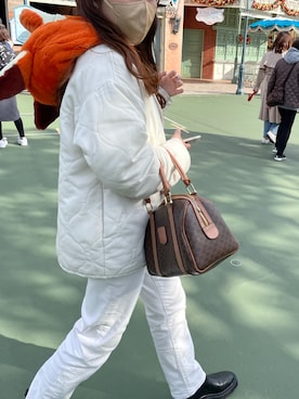 「ディズニーランド」｜「アイテム（その他アウター）」を使った、やまさん（レディース・162cm）の秋コーディネート