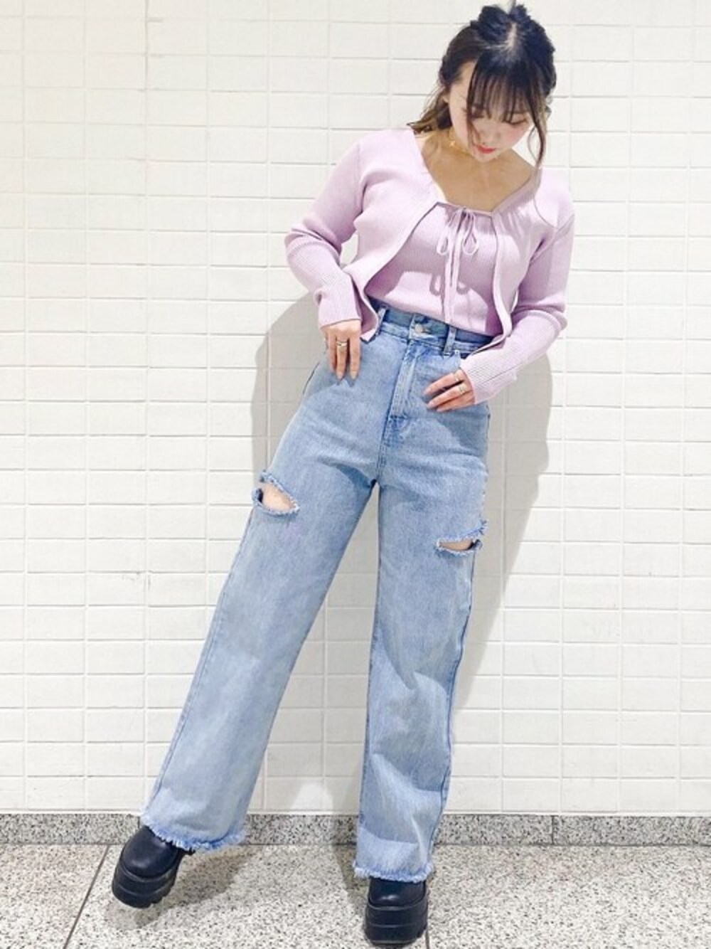 「カーディガン、デニム、デニムパンツ、プチプラ、春アウター、春色、春コーデ、クリア、clear、パステル映える春」｜「clearのサイドダメージワイドデニムパンツ≪2023SS新作≫（デニムパンツ、ブルー系）」を使った、clear(クリア)さん（レディース・151cm）の春コーディネートの1枚目の写真