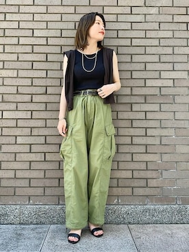 「シップス」｜「アイテム（カーゴパンツ）」を使った、西平さん（レディース・160cm）の夏コーディネート