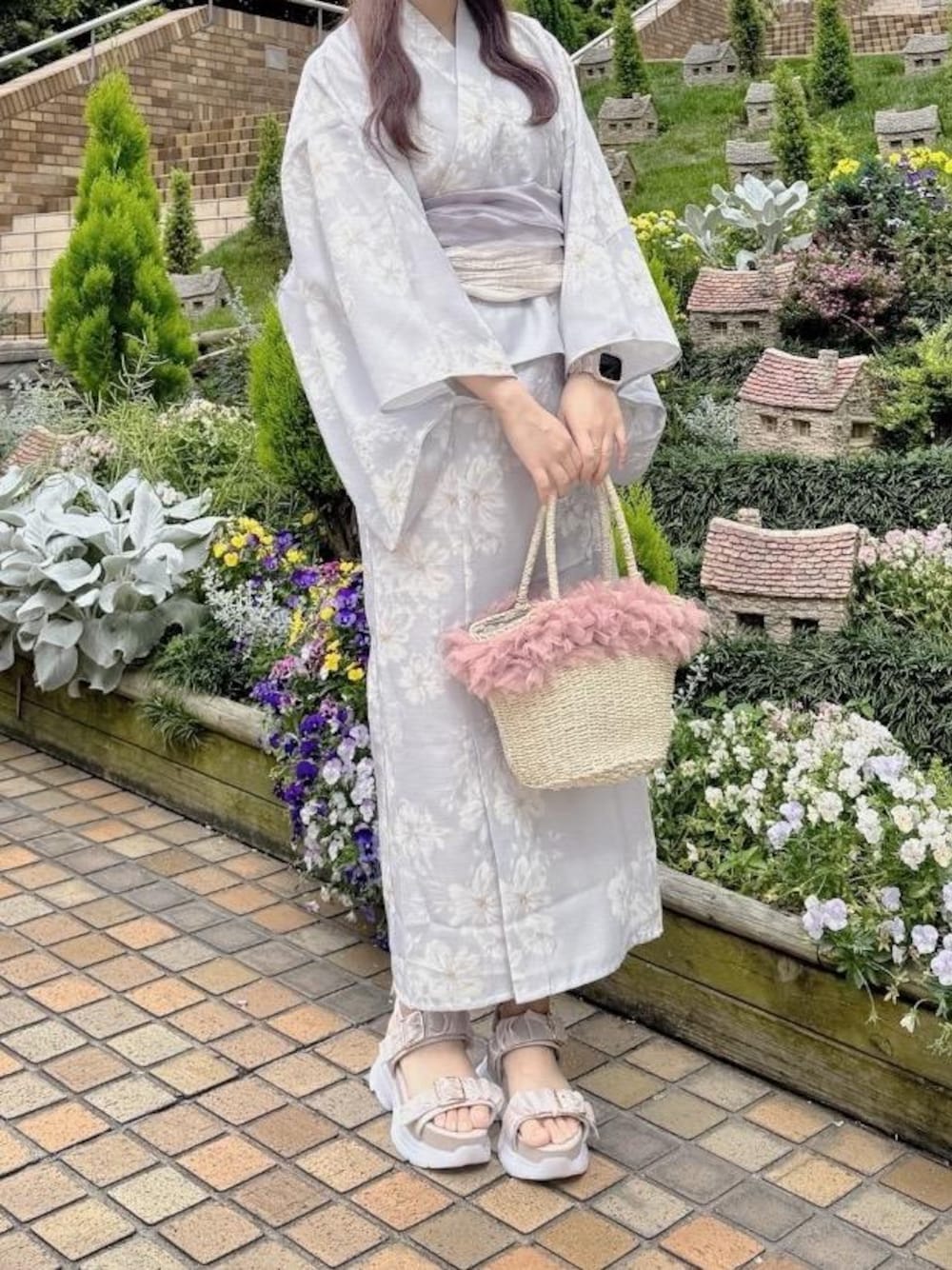 「ガーリー、浴衣、MAJESTIC LEGON、マジェスティックレゴン、高身長、骨格ウェーブ」｜「MAJESTIC LEGONのジェリーソールギャザースポサン（サンダル、ピンク系）」を使った、マジェスティックレゴン池袋サンシャインシティ店スタッフさん（レディース・165cm）の夏コーディネートの1枚目の写真