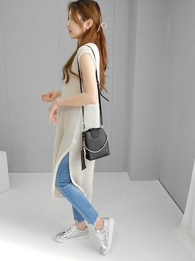 「グリッター」｜「アイテム（スニーカー）」を使った、miniaさん（レディース・160cm）の春コーディネート